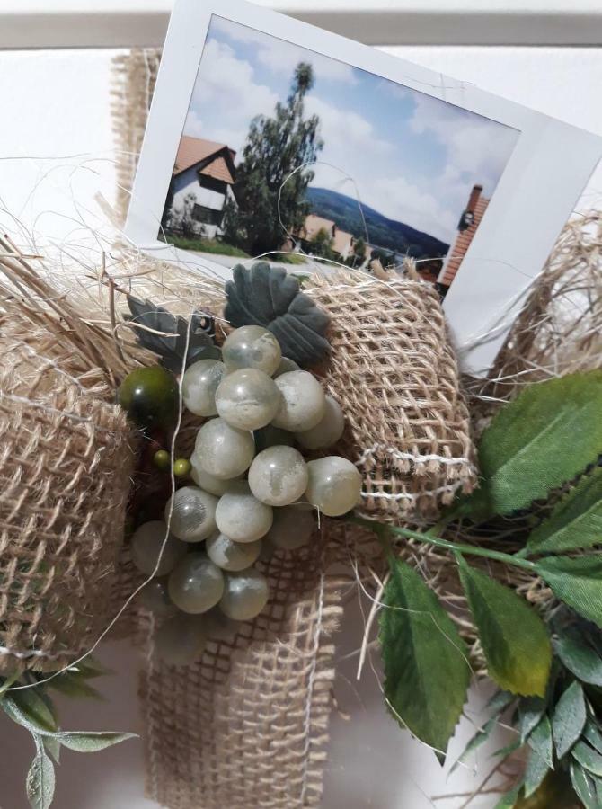 Niewinne Domki - Burgundia เชอวีซ ภายนอก รูปภาพ
